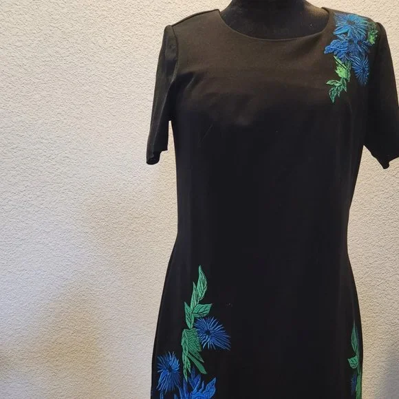 sachin and babi light blue dress Tahari Embroidered Evening Dress Size 6 main image 0